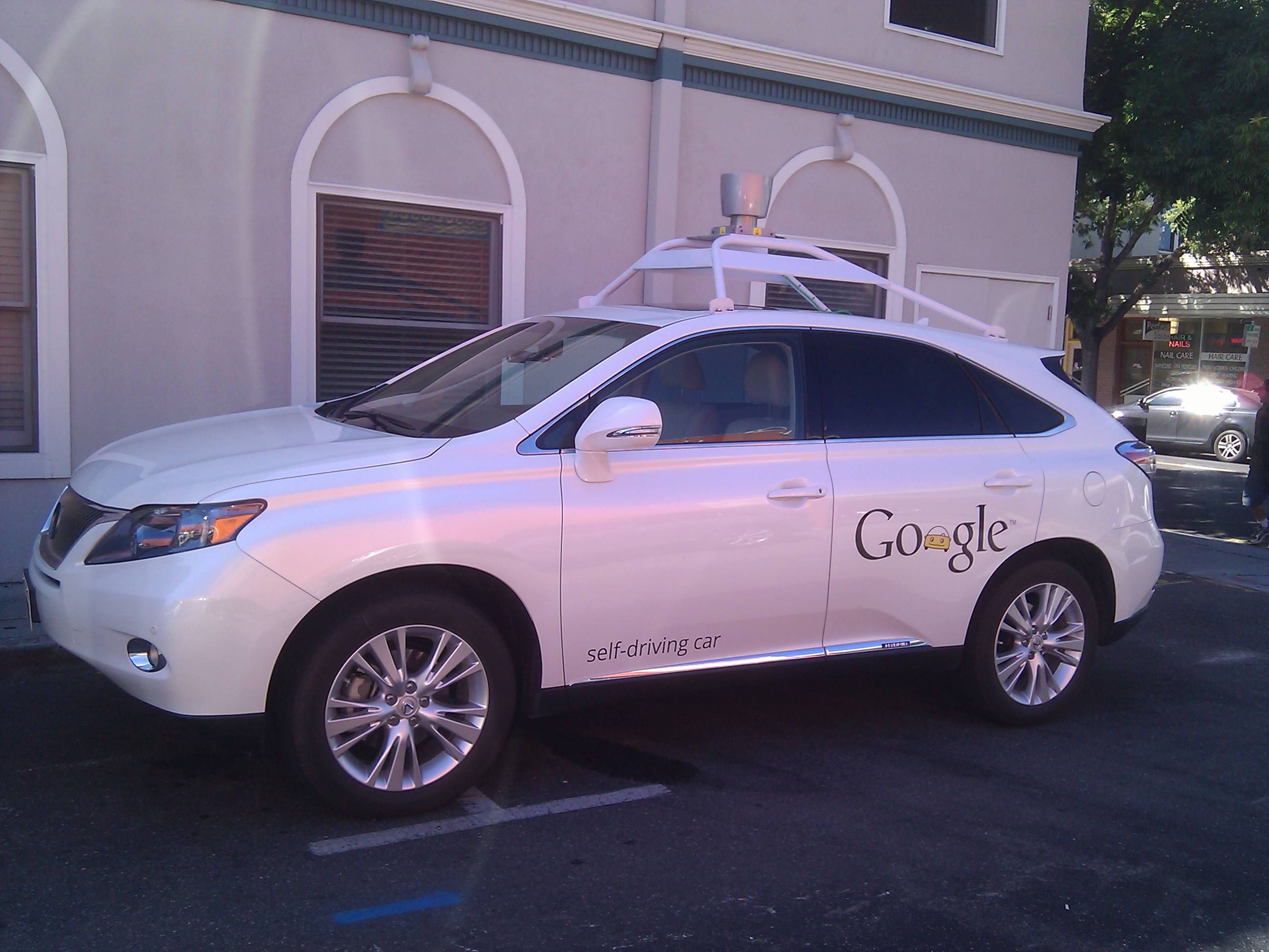 Google using driverless technology in a Lexus 